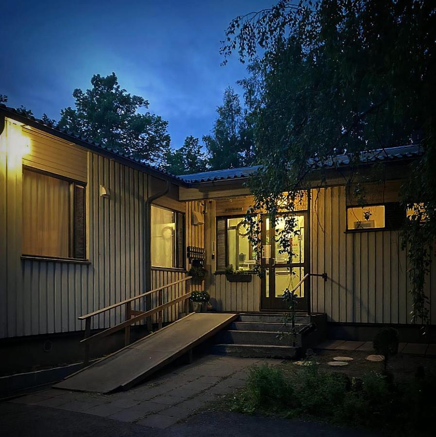 Guesthouse - Kuin Kotonaan Kotka Exterior foto